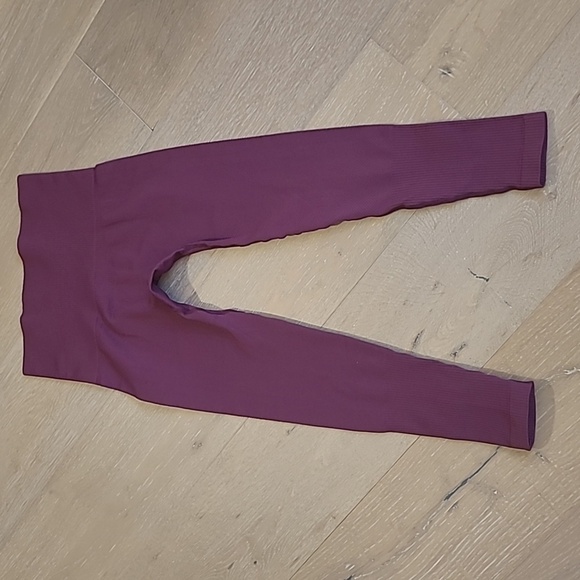 Gymshark Power Down Leggings Women's sz M Maroon Textured Active Pants Gym Wear - Picture 2 of 8